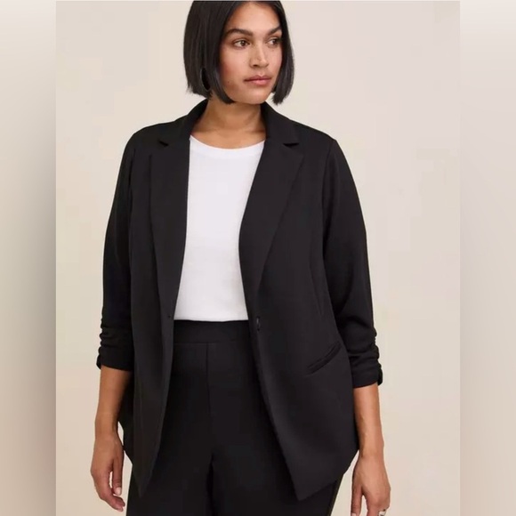 Torrid Studio Cupro Single Button Long Sleeve Blazer Collared Neckline Size 2 - Picture 1 of 7